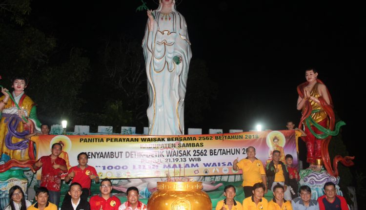 1000 Lilin Terangi Vihara Tri Dharma Buddha Sebangkau.Foto 10