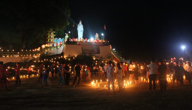 1000 Lilin Terangi Vihara Tri Dharma Buddha Sebangkau.Foto 5