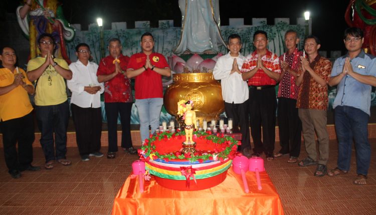 1000 Lilin Terangi Vihara Tri Dharma Buddha Sebangkau.Foto 9