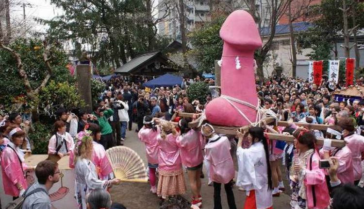 bizarre-traditions-from-around-the-world-06