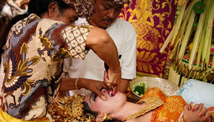 bizarre-traditions-from-around-the-world-09