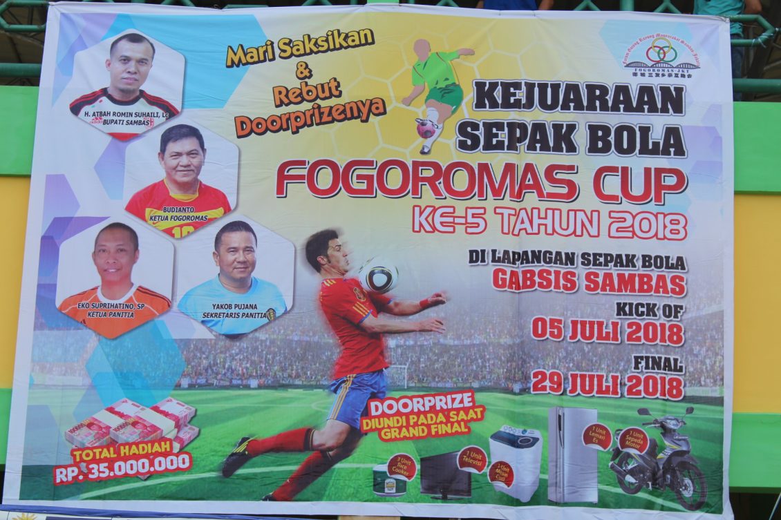 Bupati Sambas Apresiasi Turnamen Sepak Bola Fogoromas Cup ke 5.Foto 3 - Harian Inhua Online