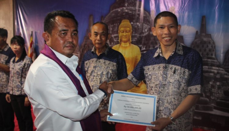 Bupati Bengkayang Puji Kebersamaan dan Kekeluargaan Umat Buddha Sei Pangkalan.Foto 2