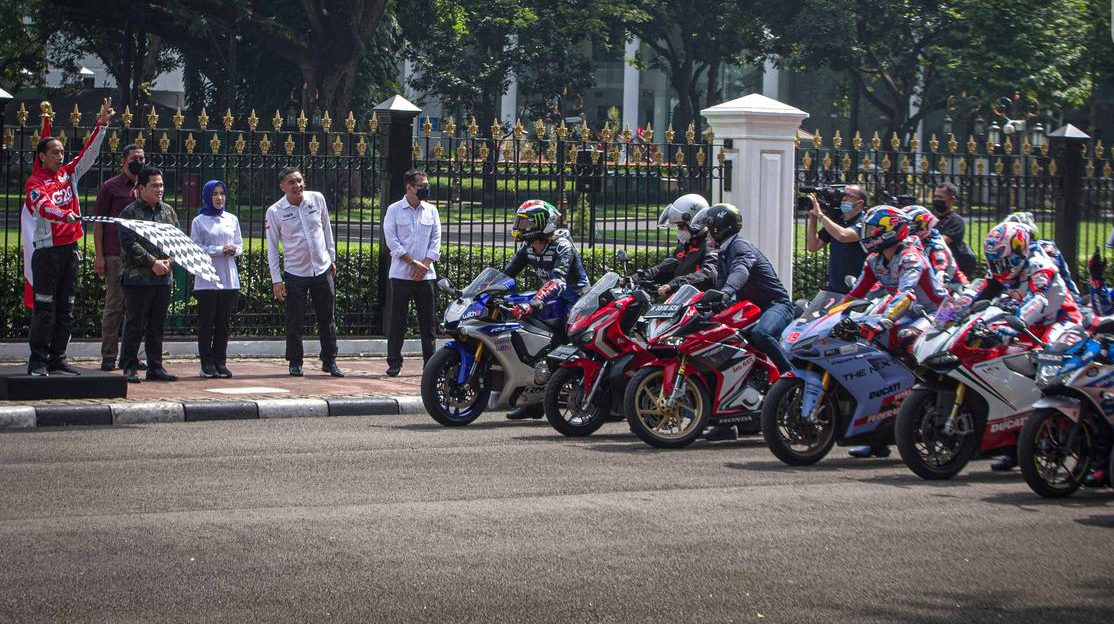 Jokowi Lepas Parade MotoGP Di Depan Istana Merdeka - Harian Inhua Online