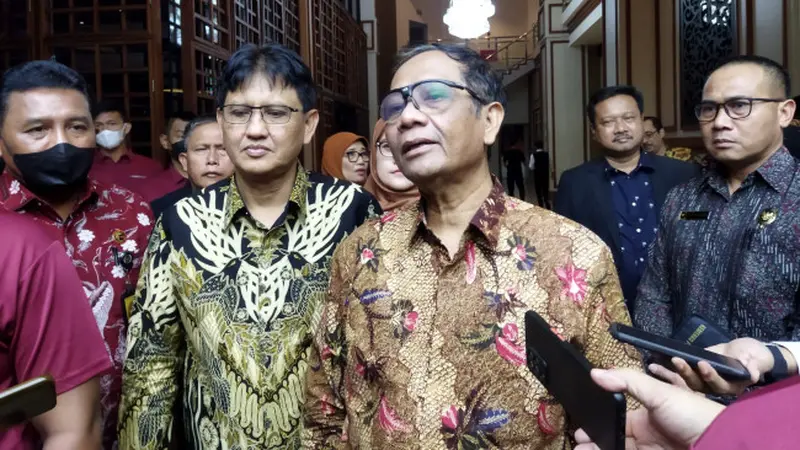 Mahfud Soal Anwar Usman Diminta Mundur: Itu Urusan Moral Dia - Harian ...